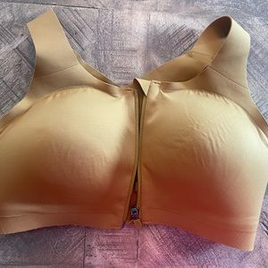Lululemon front zip enlite bra 34DD only worn 1 time and needed different sizing